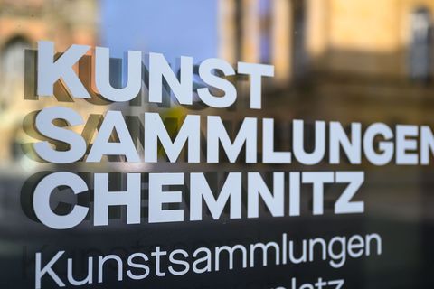 Die Kunstsammlungen Chemnitz haben drei Kunstwerke an Erben des jüdischen Bankiers Carl Heumann übergeben. (Symbolbild) Foto: He