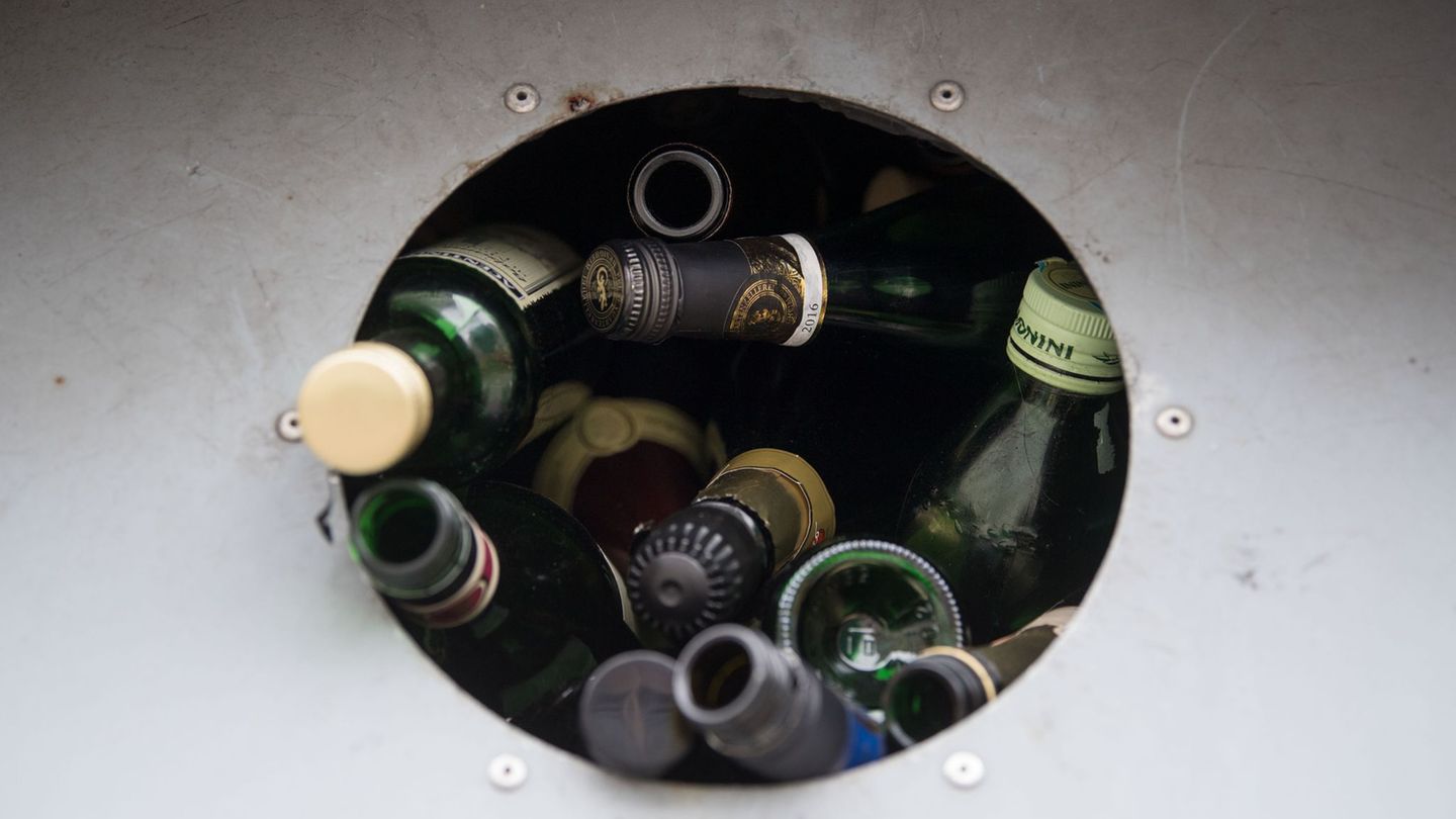 Bei illegaler Müllentsorgung greift Saarlouis jetzt härter durch. (Symbolbild) Foto: picture alliance / Marijan Murat/dpa