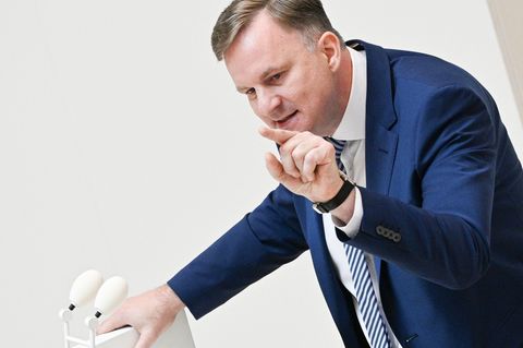 Der CDU-Finanzpolitiker Steeven Bretz fordert von der Landesregierung mehr Details über die geplanten Projekte im Milliardenpake