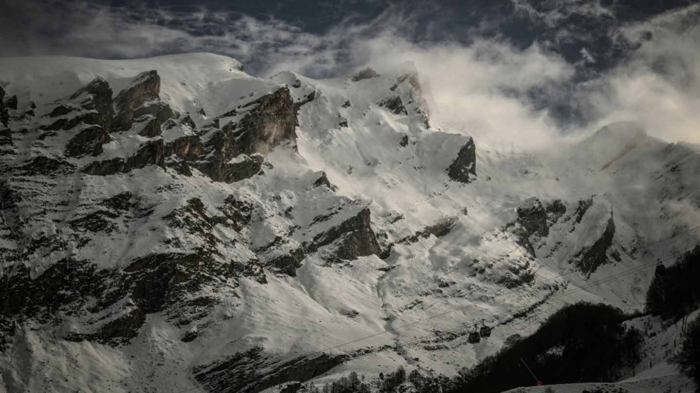 Verschneite Pyrenäen