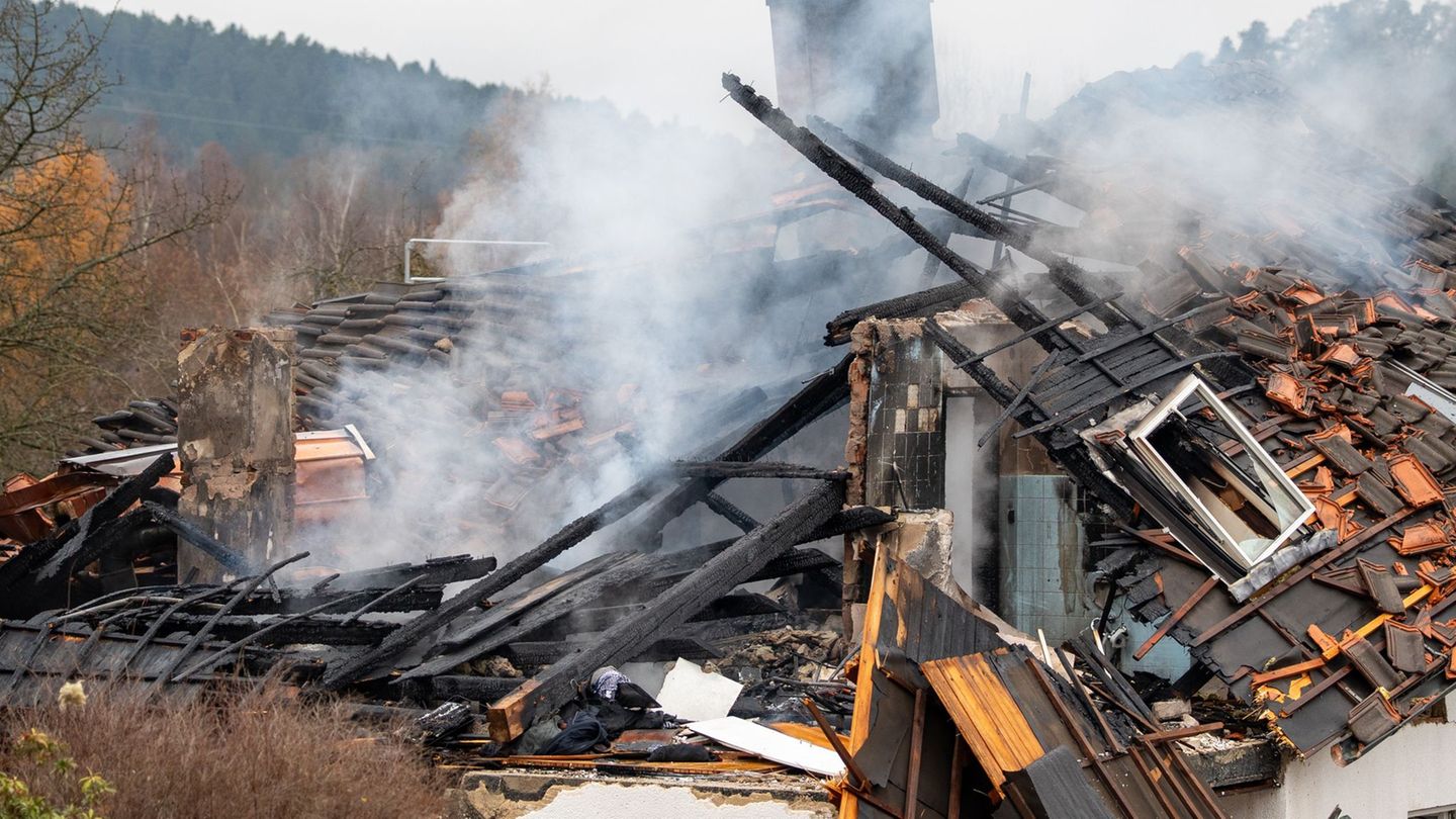 Der 29-jährige Bewohner des Hauses in Chamerau erlitt bei dem Brand am Freitag schwerste Verletzungen. (Archivbild) Foto: -/News