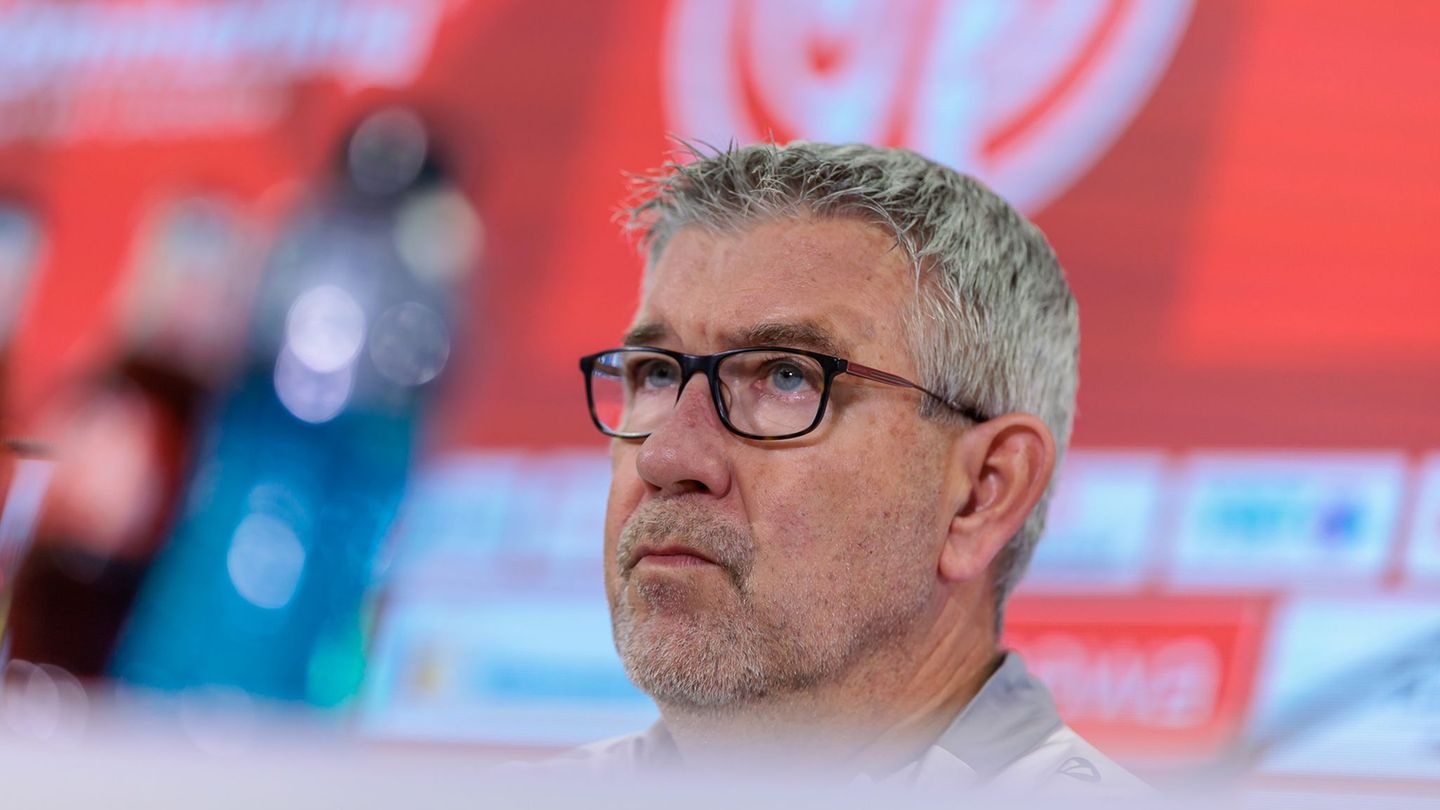 Urs Fischer will den FSV Mainz 05 zum Klassenerhalt in der Fußball-Bundesliga führen. Foto: Jörg Halisch/dpa