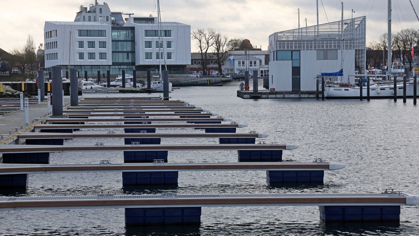 Die Infrastruktur für olympische Segelwettbewerbe ist in Warnemünde weitgehend vorhanden. Foto: Bernd Wüstneck/dpa