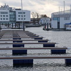 Die Infrastruktur für olympische Segelwettbewerbe ist in Warnemünde weitgehend vorhanden. Foto: Bernd Wüstneck/dpa