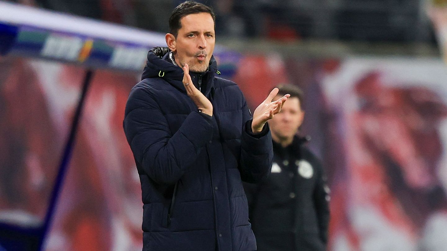 Fordert in Barcelona Einsatz und Leidenschaft: Eintracht-Trainer Dino Toppmöller. Foto: Jan Woitas/dpa