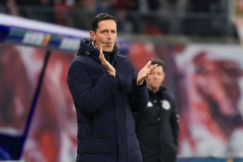 Fordert in Barcelona Einsatz und Leidenschaft: Eintracht-Trainer Dino Toppmöller. Foto: Jan Woitas/dpa