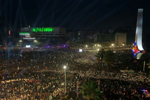 Tausende feiern den Jahrestag auf dem Umajjaden-Platz