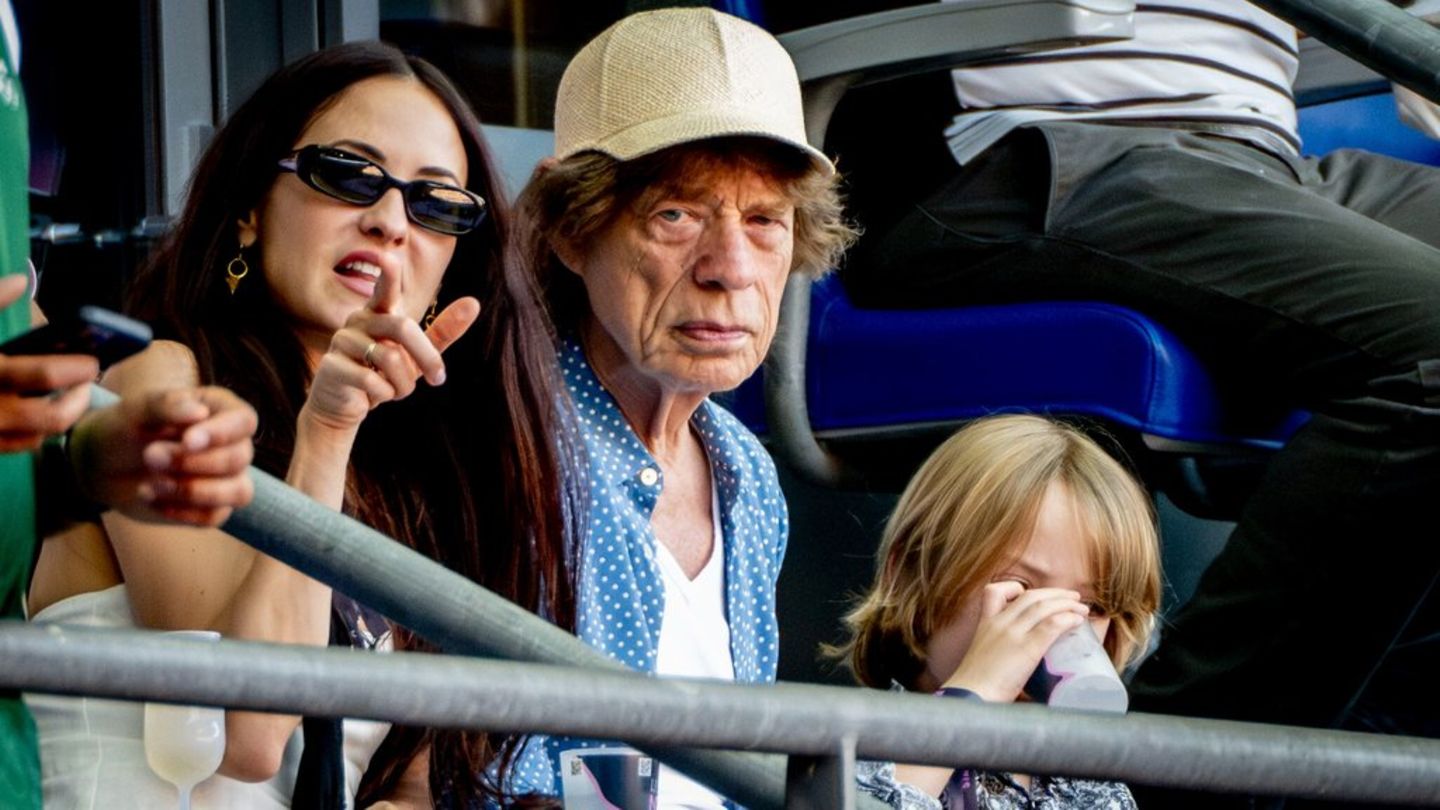 Mick Jagger mit Melanie Hamrick und dem gemeinsamen Sohn Deveraux bei den Olympischen Spielen 2024 in Paris.