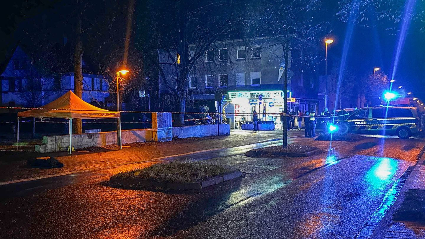 Die Polizei rückte am Montagabend mit einem Großaufgebot in Lünen an. Foto: Justin Brosch/dpa