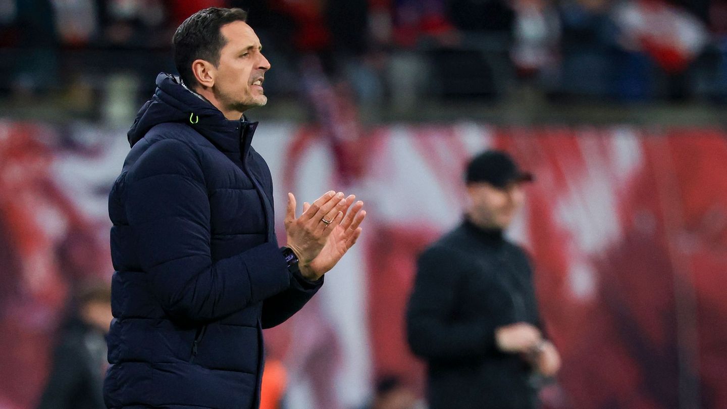 Ist mit seiner Mannschaft klarer Außenseiter in Barcelona: Eintracht Frankfurts Trainer Dino Toppmöller. Foto: Jan Woitas/dpa