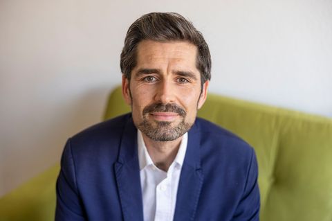 Bildungsminister Sven Teuber (SPD) macht Druck beim Digitalpakt für die Schulen. (Archivbild) Foto: Helmut Fricke/dpa