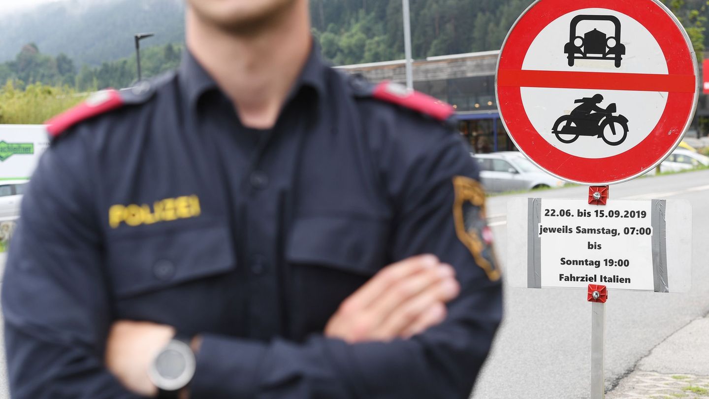Seit sechs Jahren verhängt Tirol Schleichweg-Verbote. (Archivfoto) Foto: Angelika Warmuth/dpa