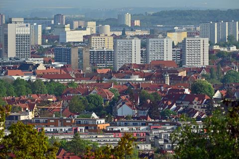 In Erfurt und Jena gelten die Mieten thüringenweit als besonders hoch. Eine Mietpreisbremse soll den Anstieg in beiden Städten e