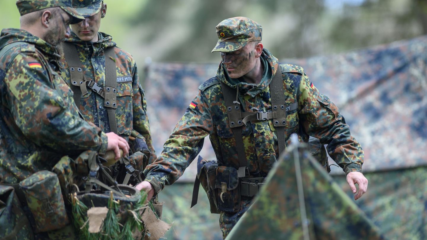 Ende November leisteten etwa 12.300 junge Menschen Wehrdienst bei der Bundeswehr. (Archivbild) Foto: Klaus-Dietmar Gabbert/dpa-Z