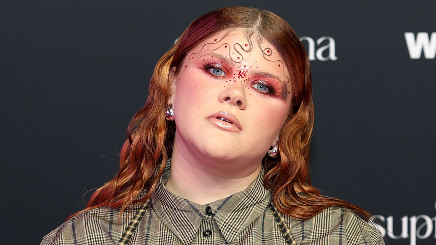 Sängerin Loi musste lernen, mit sich selbst zu sein. Foto: Friso Gentsch/dpa