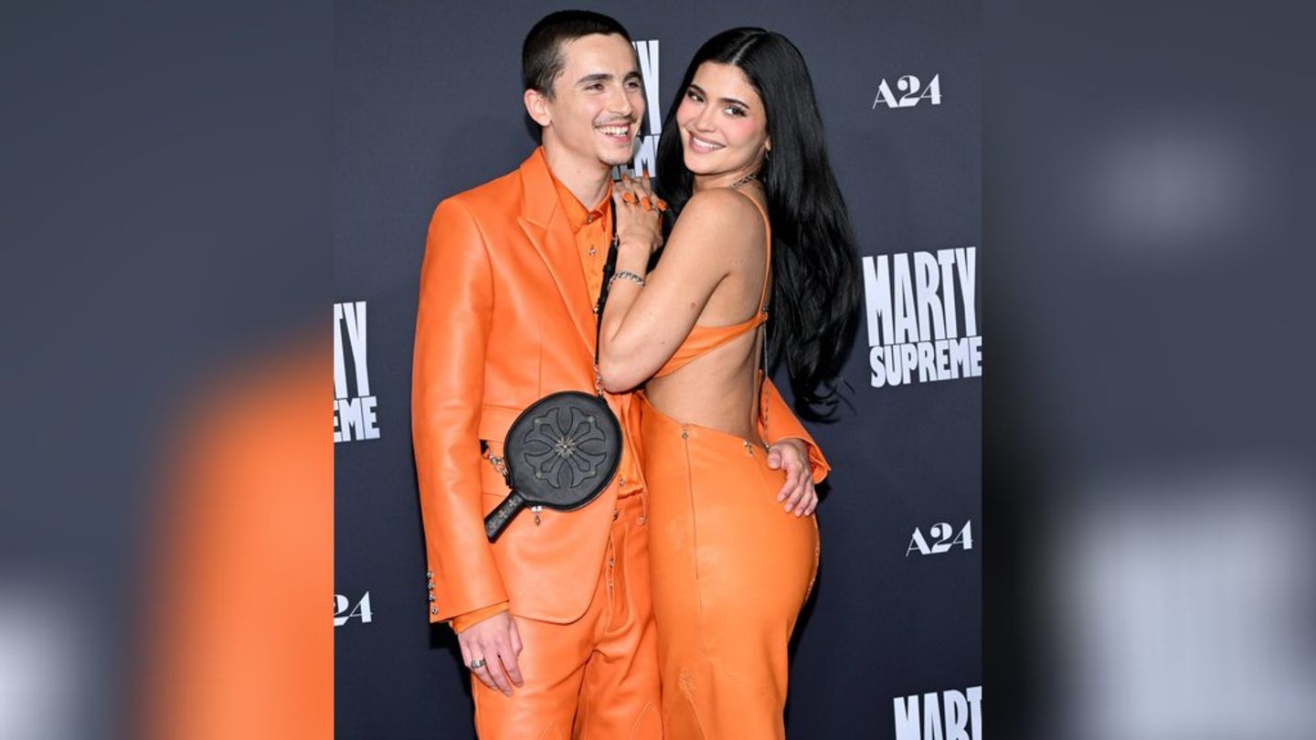 Timothée Chalamet und Kylie Jenner posierten am Montag im Samuel Goldwyn Theater in Beverly Hills im Partnerlook und überglück