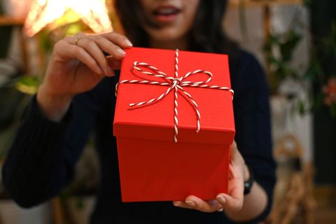 Ich schenk’ mir was: neuer Geschenke-Trend zum Fest Foto: Elisa Schu/dpa
