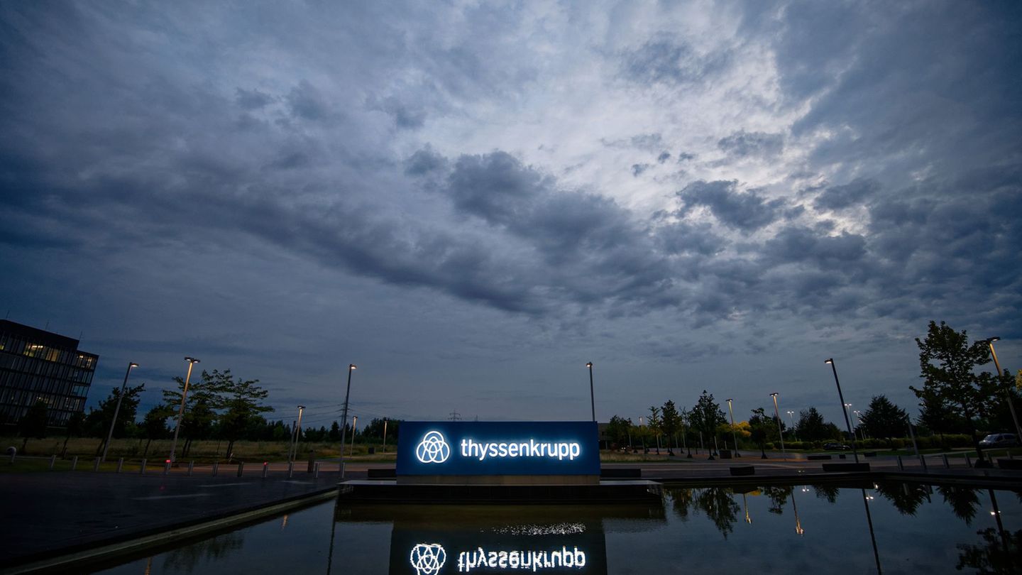 Unterm Strich hat der Industriekonzern Thyssenkrupp im vergangenen Geschäftsjahr 2024/25 532 Millionen Euro verdient. Die Aktion