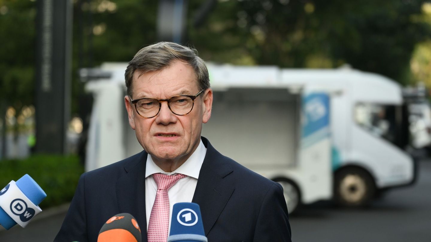 Außenminister Johann Wadephul (CDU) äußert sich zum Abschluss seines Besuchs in China auf eine Frage hin auch zu den Verhandlung