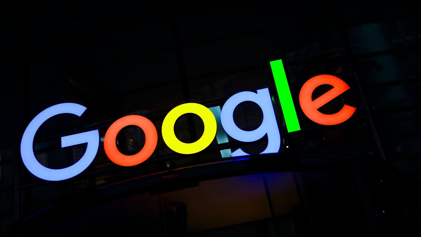 Google könnte nach Ansicht der EU-Kommission auf dem KI-Markt gegen Wettbewerbsrecht verstoßen haben. (Archivbild) Foto: Christi