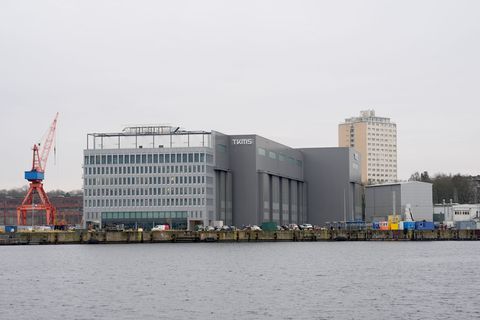 Über dem Werftgelände in Kiel wurden auch Drohnen beobachtet. (Archivbild) Foto: Marcus Brandt/dpa