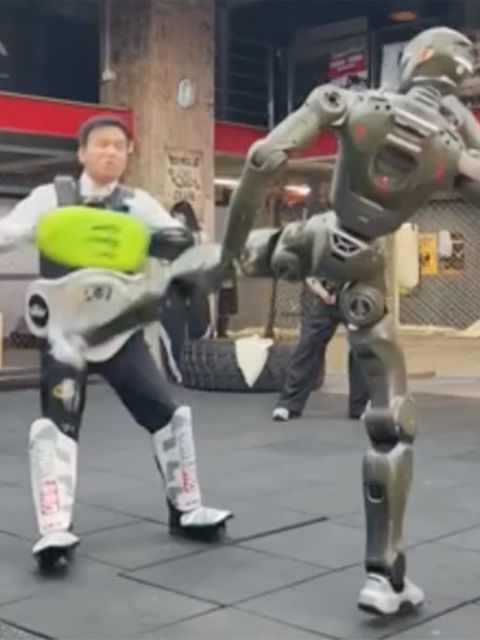 KI oder echt? Humanoider Roboter streckt Firmenchef zu Boden