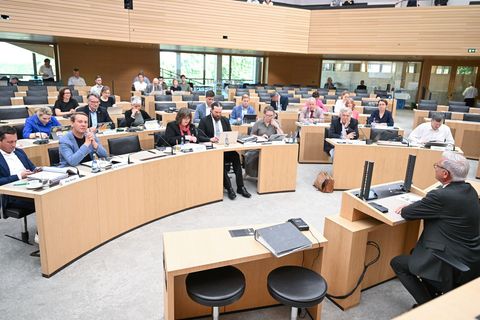 Auch der Innenminister selbst musste sich mehrfach den Fragen der Abgeordneten stellen. (Archivbild) Foto: Bernd Weißbrod/dpa