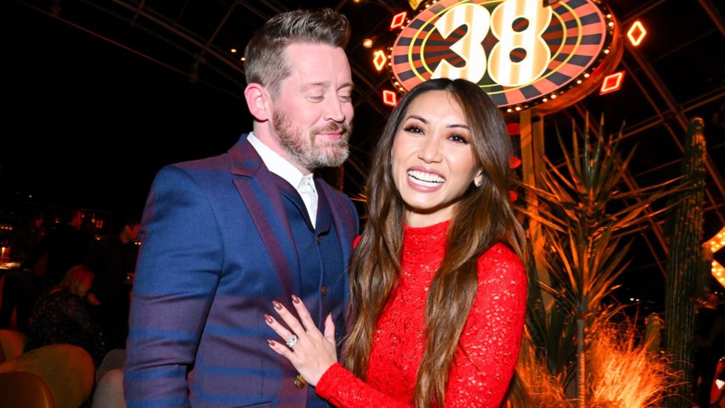 Macaulay Culkin kann auch nach acht Beziehungsjahren offensichtlich nicht die Augen von seiner Verlobten Brenda Song lassen.