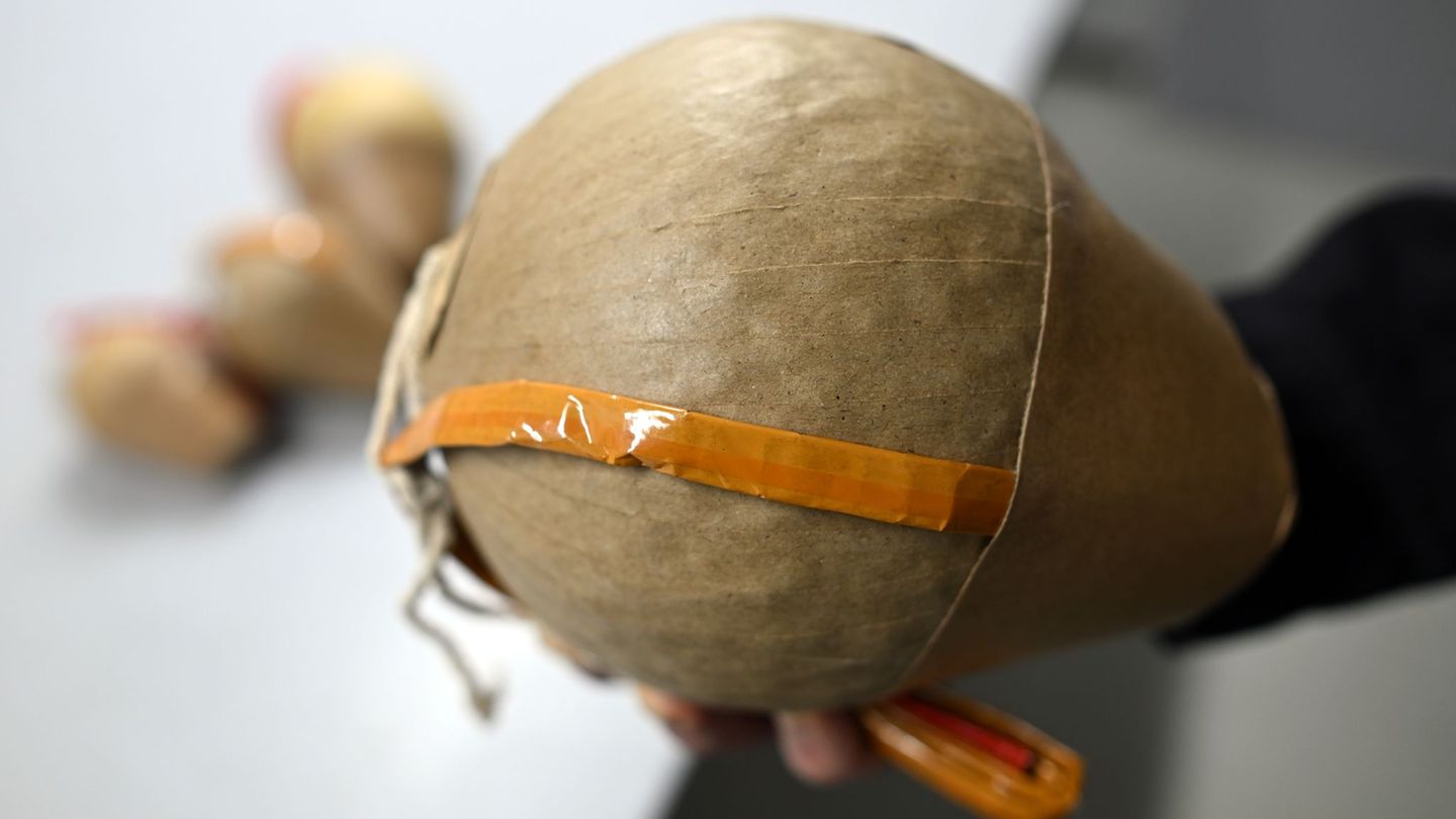 So kann eine Kugelbombe aussehen, die in Deutschland ohne besondere Erlaubnis tabu ist und schwere Verletzungen verursachen kann