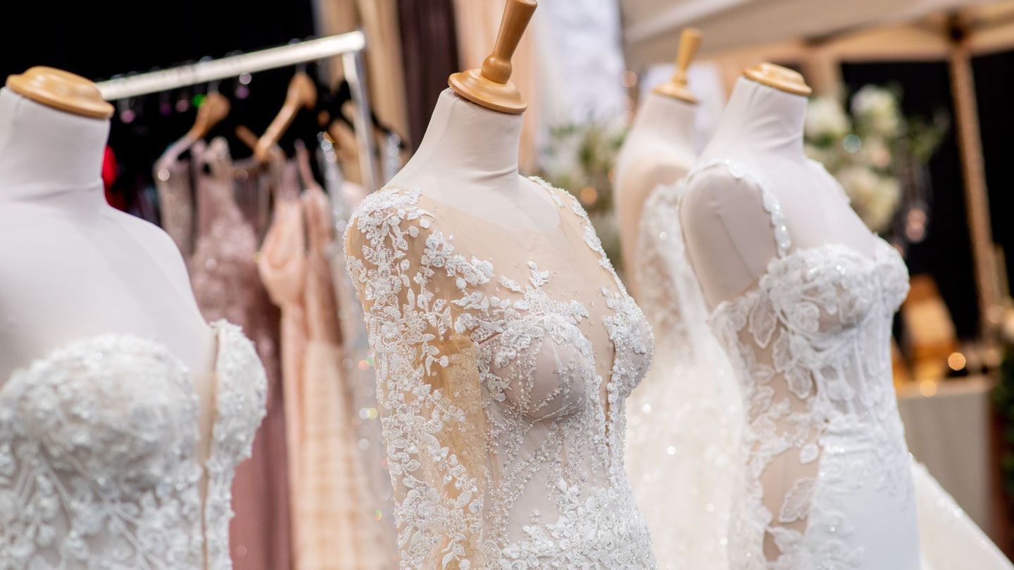 Gerade gekauft, schon geklaut: Ein Dieb hat in Mannheim ein Brautkleid gestohlen. (Symbolbild) Foto: Hauke-Christian Dittrich/dp