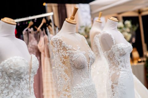 Gerade gekauft, schon geklaut: Ein Dieb hat in Mannheim ein Brautkleid gestohlen. (Symbolbild) Foto: Hauke-Christian Dittrich/dp