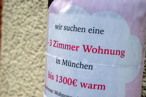 Die hohen Mieten machen vielerorts in Bayern die Wohnungssuche zum Problem - insbesondere ärmere Menschen leiden unter den hohen