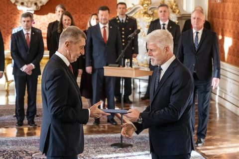 Babis (l.) und Pavel bei der Ernennung