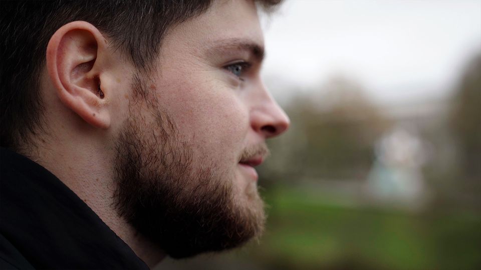 Mit 17 wird Cederik zum Vollwaisen – wie kann ein Junge das ertragen?