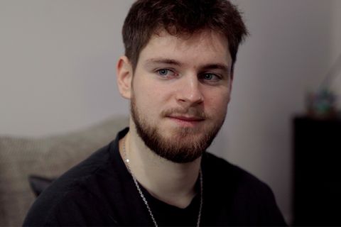 Mit 17 wird Cederik zum Vollwaisen – wie kann ein Junge das ertragen?