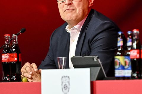 Bayern Münchens Vorstandsvorsitzender Jan-Christian Dreesen hofft auf ein Einlenken des DFB im Zoff um die Frauen-Bundesliga. (A