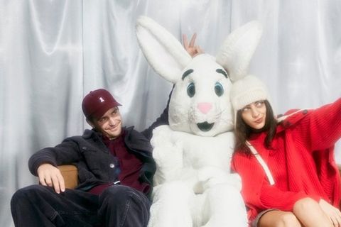 Ja, ist denn das noch Weihnachten? Einige Unternehmen interpretieren Feiertagswerbung 2025 neu.