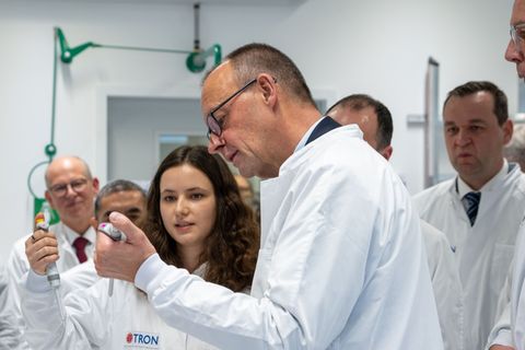 Tron zählt zu den führenden biomedizinischen Forschungsinstituten in Deutschland, Bundeskanzler Merz schaute beim Antrittsbesuch