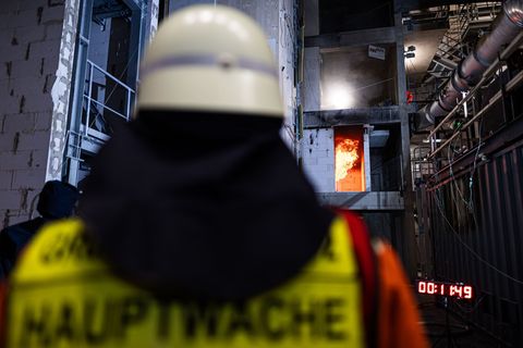 Wie lässt sich ein Treppenhaus als einziger Rettungsweg sichern? Foto: Moritz Frankenberg/dpa