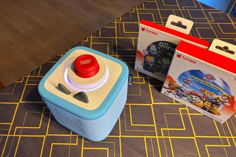 Toniebox 2 Test: Blaue Toniebox 2 mit Play-Controller