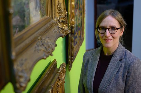 Fanny Stoye leitet noch bis Jahresende das Museum Naturalienkabinett in Waldenburg. Foto: Hendrik Schmidt/dpa