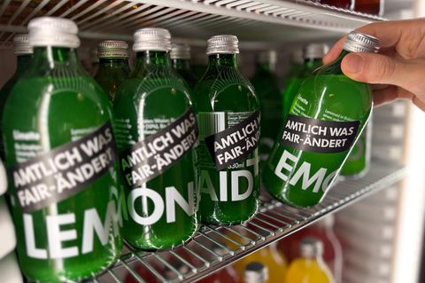 "Amtlich was Fair-ändert": Lemonaid feiert den juristischen Sieg mit Sonder-Etiketten
