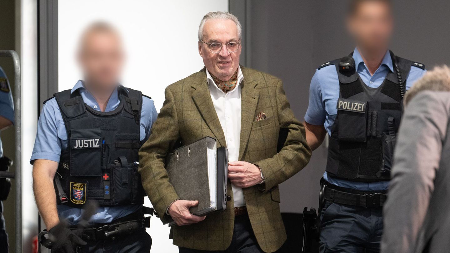 Nun will sich Heinrich XIII. Prinz Reuß zur Sache äußern, sagt sein Anwalt. (Archivbild) Foto: Boris Roessler/dpa Pool/dpa