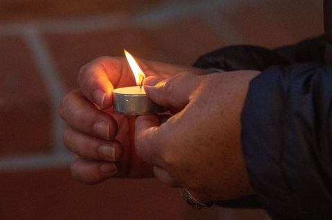 Jedes Jahr wird verstorbenen Kindern am zweiten Sonntag im Dezember gedacht. (Symbolbild) Foto: Stefan Sauer/dpa