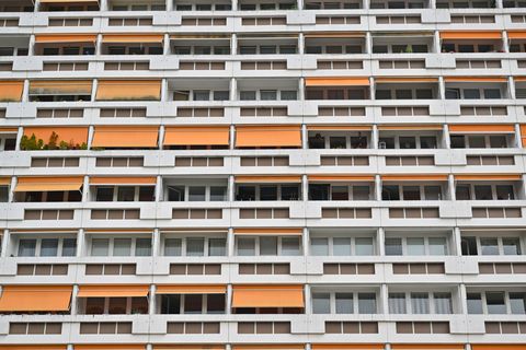 Hohe Mieten begünstigen dem Paritätischen Verband zufolge Armut. (Symbolbild) Foto: Patrick Pleul/dpa