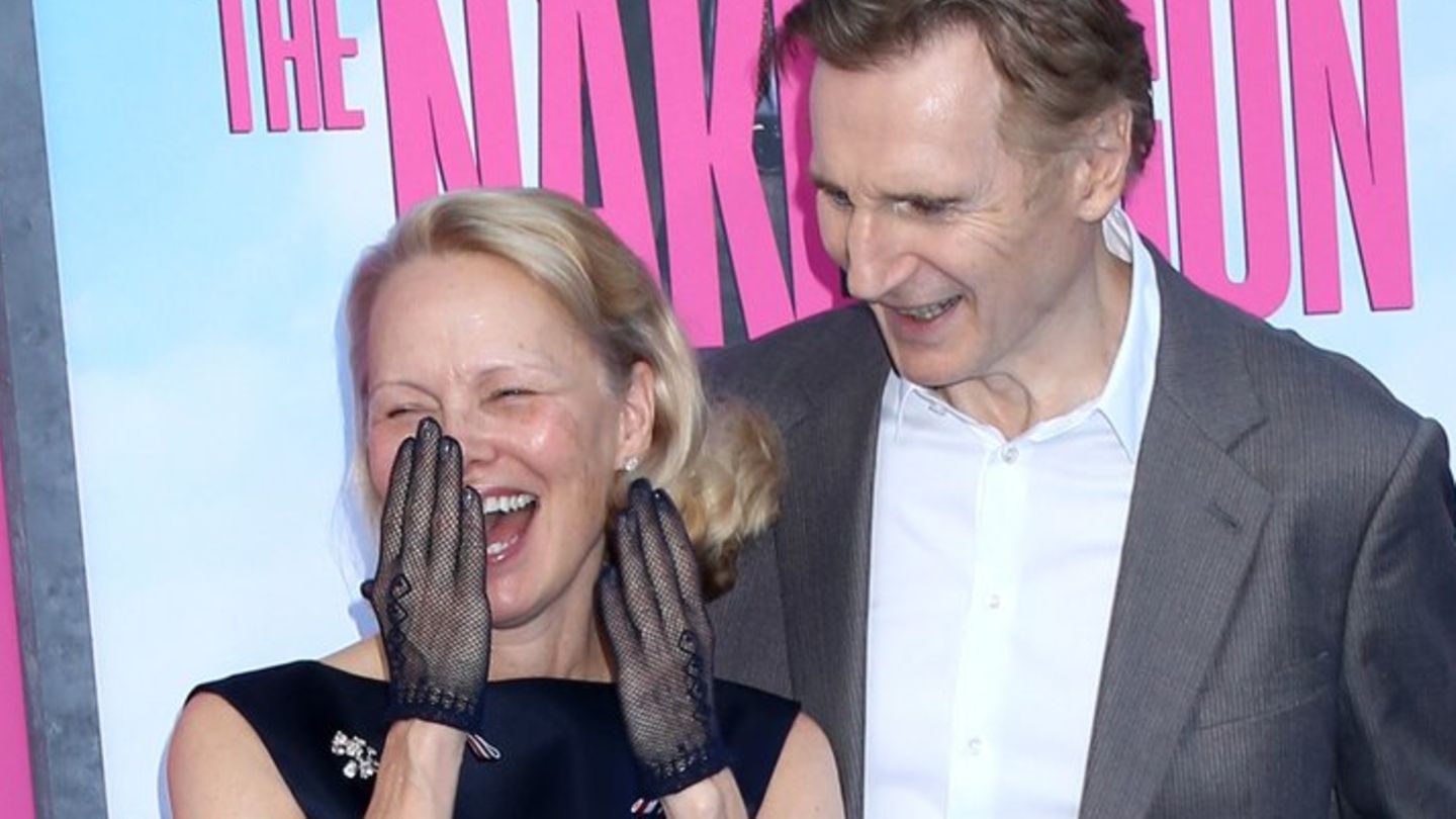 Pamela Anderson und Liam Neeson auf dem roten Teppich in New York City im vergangenen Juli.