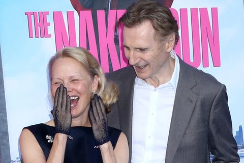 Pamela Anderson und Liam Neeson auf dem roten Teppich in New York City im vergangenen Juli.