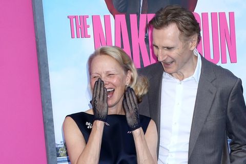Pamela Anderson und Liam Neeson auf dem roten Teppich in New York City im vergangenen Juli.