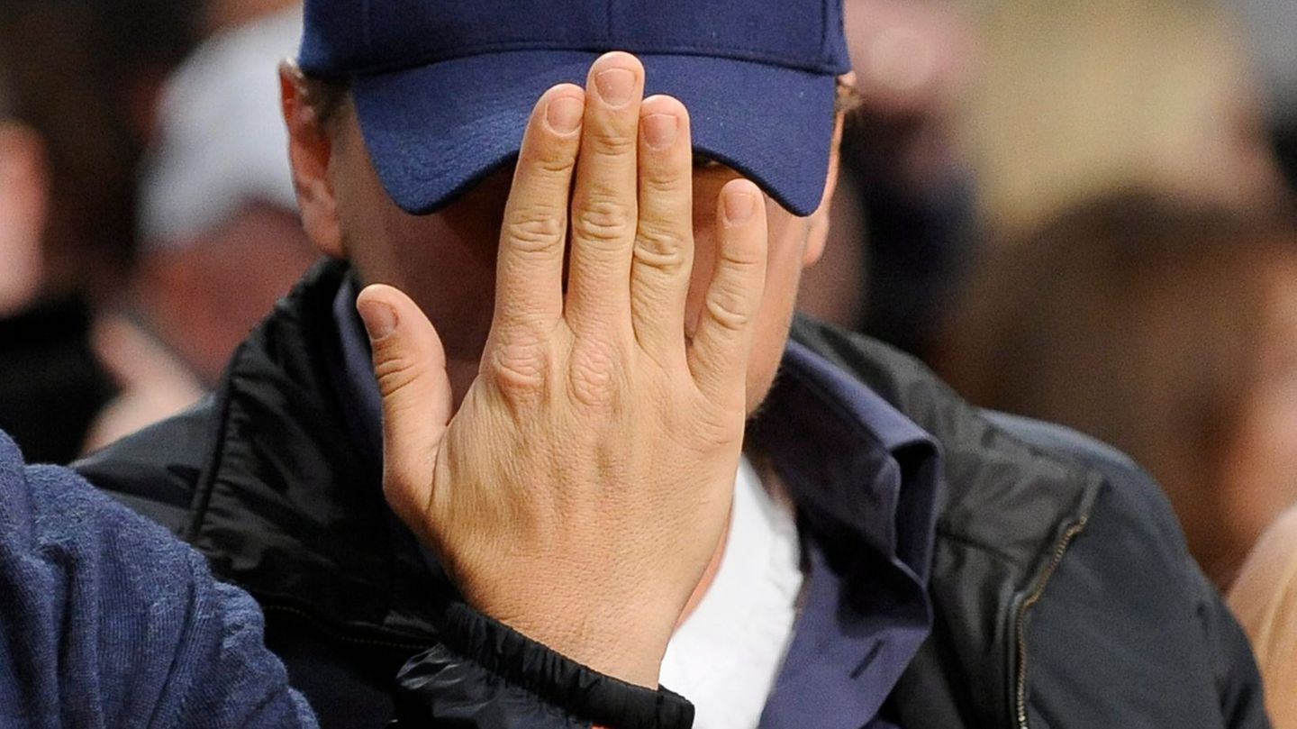 DiCaprio versucht häufig, sich vor Fotografen zu verstecken. (Archivbild) Foto: picture alliance / dpa