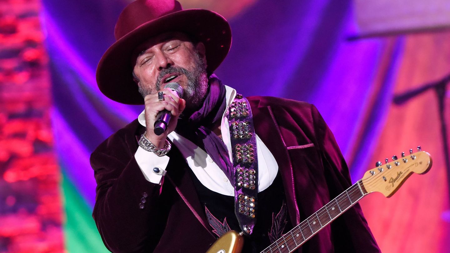 Raul Malo von der Band The Mavericks ist im Alter von 60 Jahren gestorben. Foto: Mark Zaleski/AP/dpa